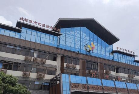 2023桂林活动假牙正规齿科医院排名top10强PK！桂林牙医生源树口腔门诊部公立私立擅长不同(图2)