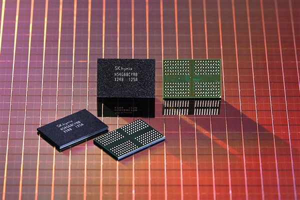 存储现货年内涨超4倍 手机厂库存跌至历史低位:将被迫减配涨价