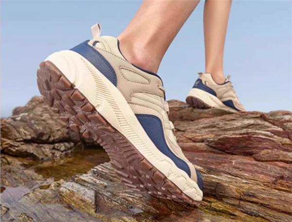 防滑力提升30%+:骆驼盘龙徒步鞋150元起1.2折大促