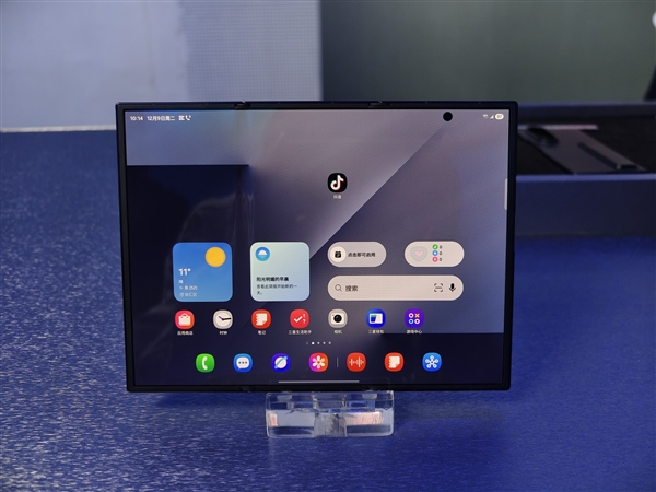 19999元起！三星Galaxy Z TriFold国行真机上手：手机瞬间变10英寸平板