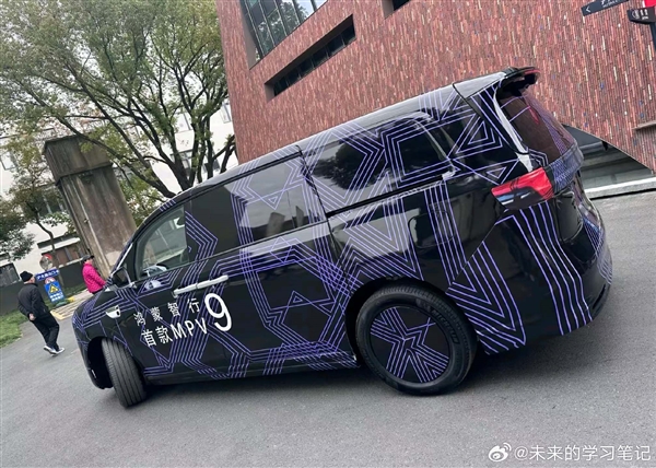 余承东放言超越所有旗舰!鸿蒙智行首款MPV实车曝光