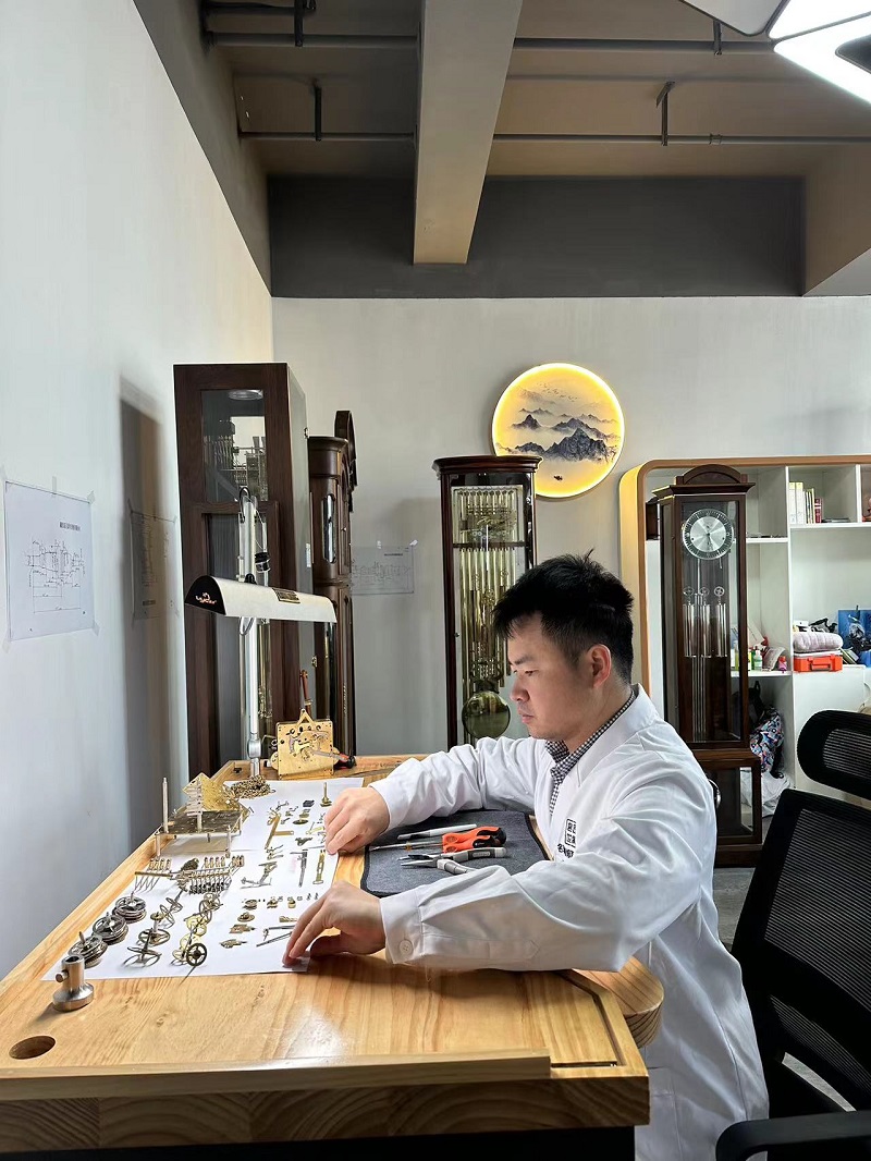 修复时光的匠人福建名匠世家钟表维修培训庄师傅(图4) 微信图片_20240127180438.jpg
