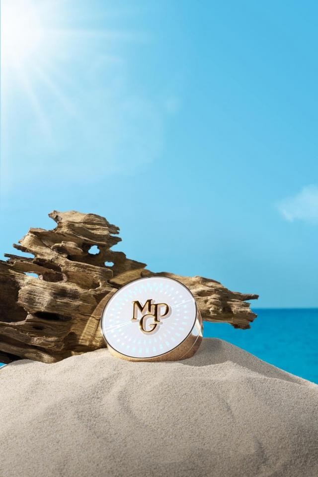 毛戈平美妆(MAOGEPING)献礼双节,以爱之名传递感恩与思念(图3) 毛戈平美妆(MAOGEPING)献礼双节,以爱之名传递感恩与思念(图3)